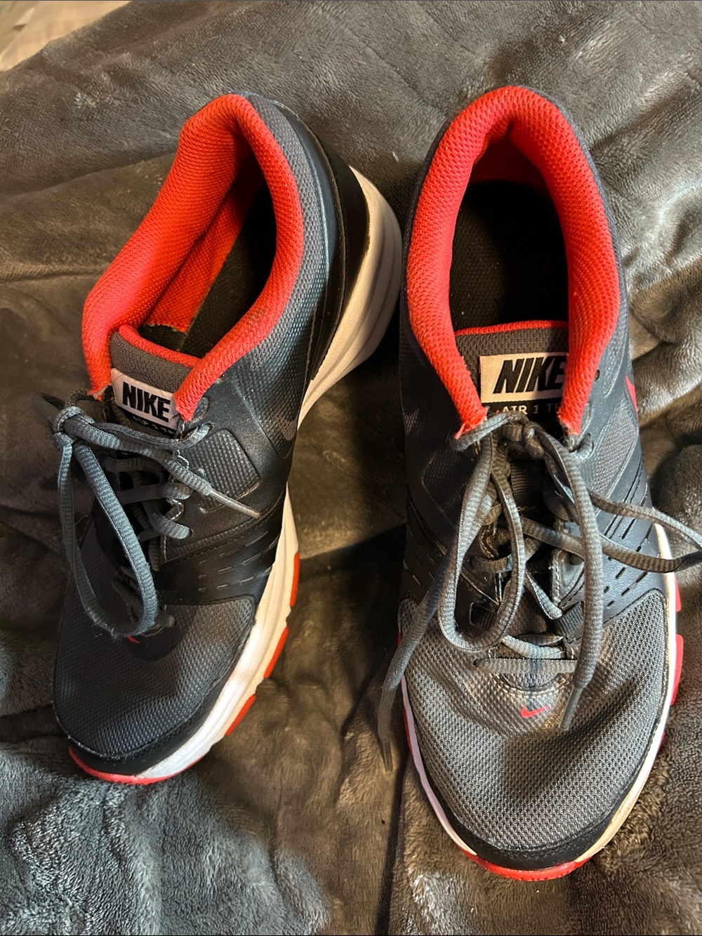 Nike Men’s Air 1 TR Black & Red Athletic Running Shoes, Great Condition, Sz 8.5